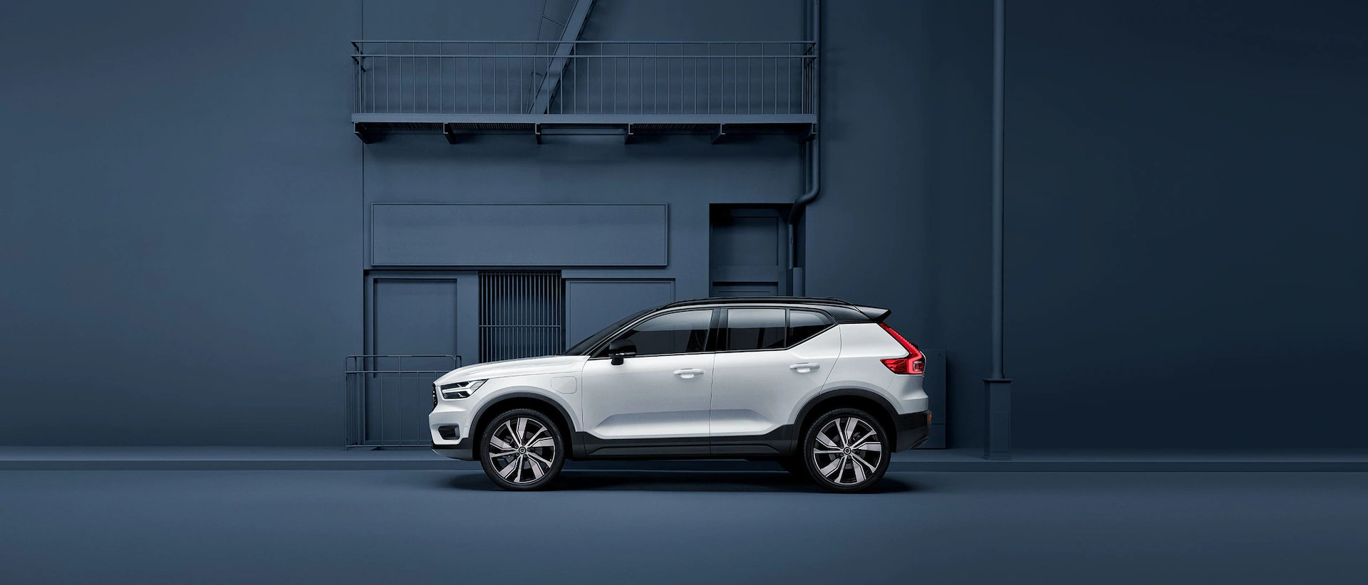 Volvo xc40 t8 deals hybrid